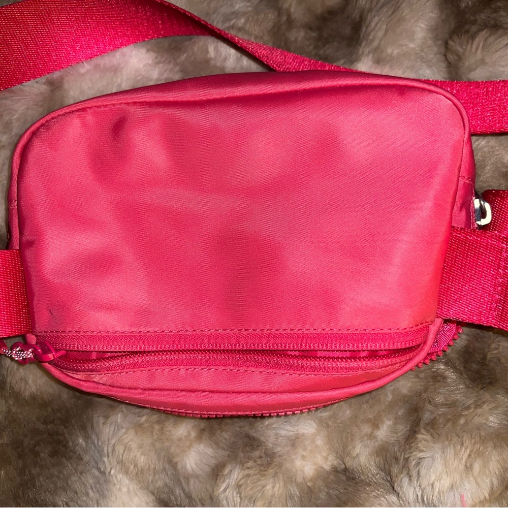 Everywhere belt bag cherry mist long strap